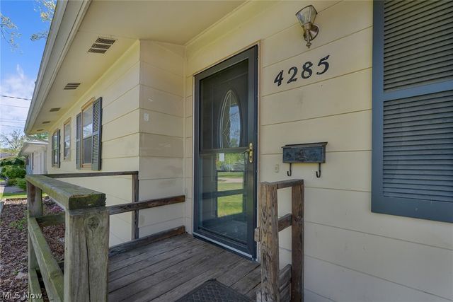 4285 Kerrybrook Drive, Youngstown, OH 44511