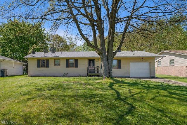 4285 Kerrybrook Drive, Youngstown, OH 44511