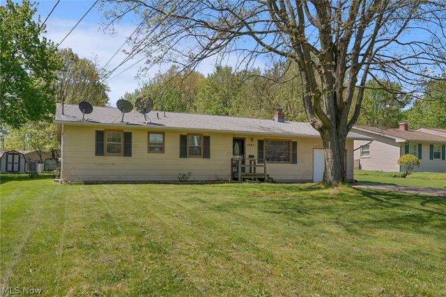 4285 Kerrybrook Drive, Youngstown, OH 44511
