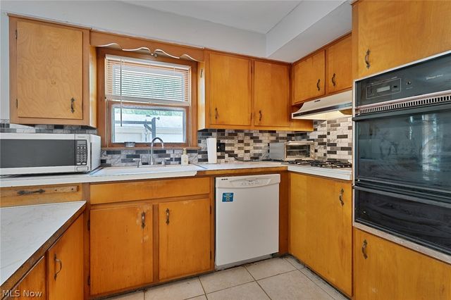 4285 Kerrybrook Drive, Youngstown, OH 44511