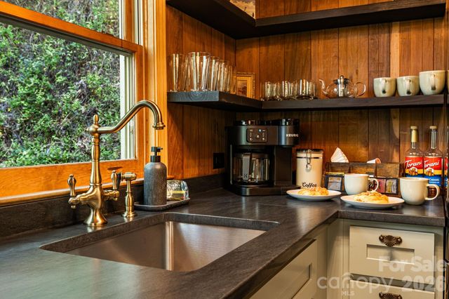 155 Spivey Mountain Road, Asheville, NC 28806