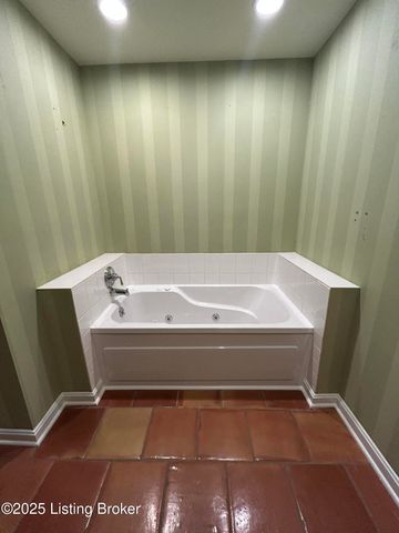 217 Edgewood Dr, Bardstown, KY 40004