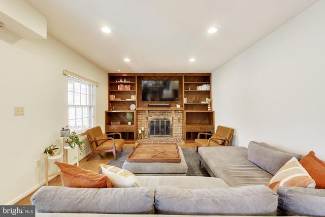 10150 RED SPRUCE RD, Fairfax, VA 22032