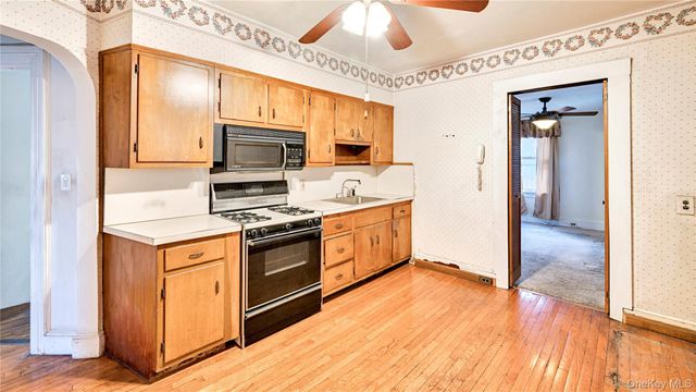 44 Rockdale Avenue, New Rochelle, NY 10801