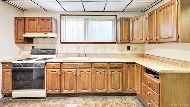 44 Rockdale Avenue, New Rochelle, NY 10801