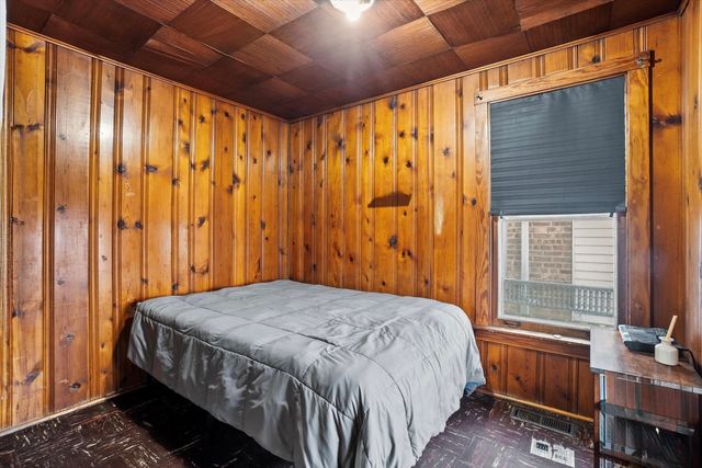 4820 W Haddon Avenue, Chicago, IL 60651