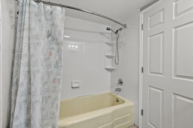 4820 W Haddon Avenue, Chicago, IL 60651