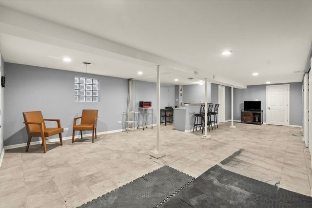 4820 W Haddon Avenue, Chicago, IL 60651