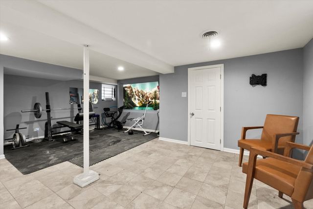 4820 W Haddon Avenue, Chicago, IL 60651