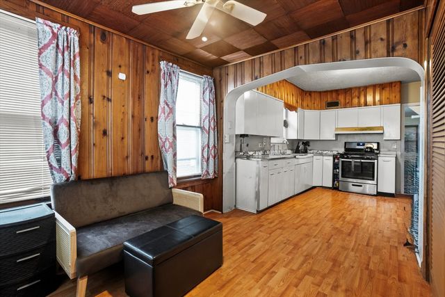 4820 W Haddon Avenue, Chicago, IL 60651