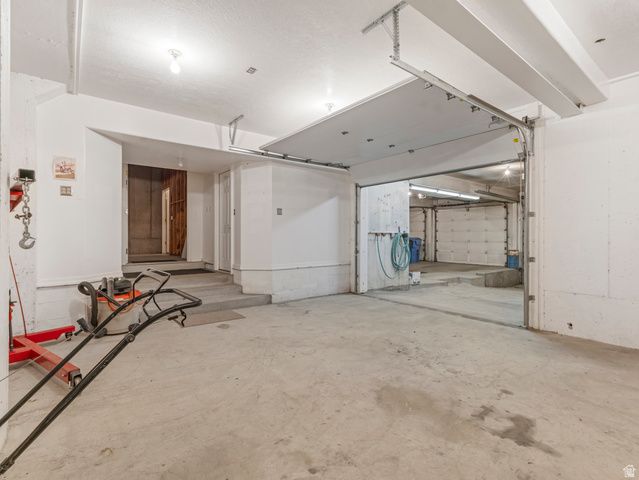 8585 S MT MAJESTIC RD, Sandy, UT 84093