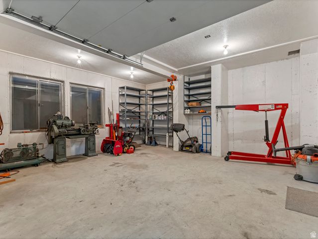 8585 S MT MAJESTIC RD, Sandy, UT 84093