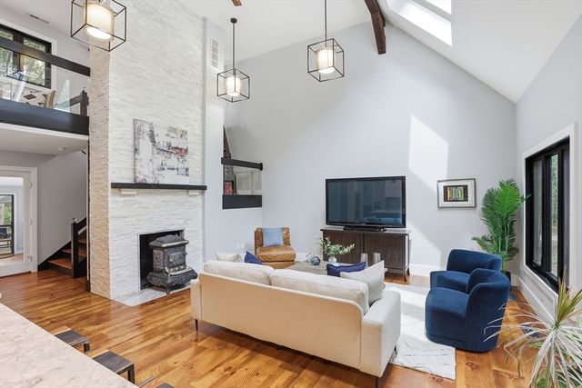 366 River Road, Carlisle, MA 01741