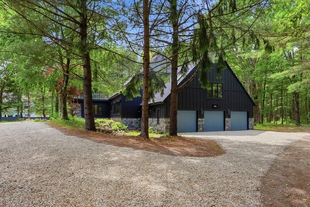 366 River Road, Carlisle, MA 01741