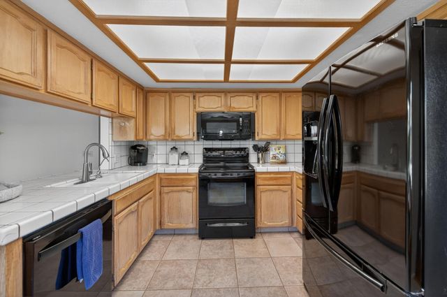 6477 N Hanover Avenue, Fresno, CA 93722