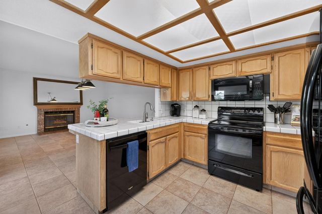 6477 N Hanover Avenue, Fresno, CA 93722