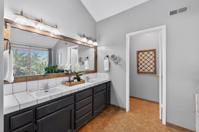 6477 N Hanover Avenue, Fresno, CA 93722