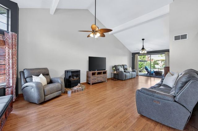 6477 N Hanover Avenue, Fresno, CA 93722