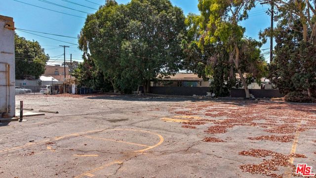 9145 S Broadway, Los Angeles, CA 90003