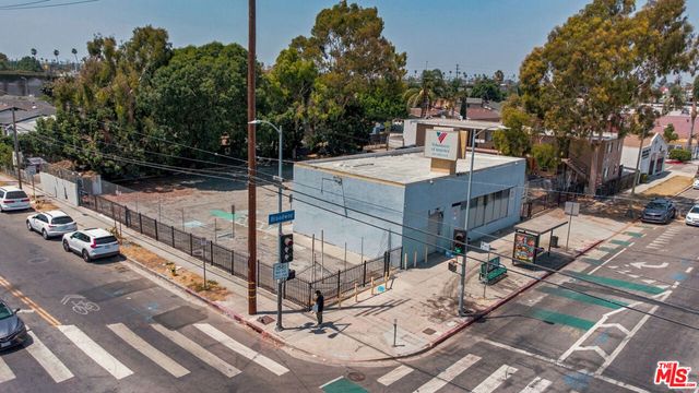 9145 S Broadway, Los Angeles, CA 90003