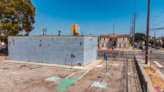 9145 S Broadway, Los Angeles, CA 90003