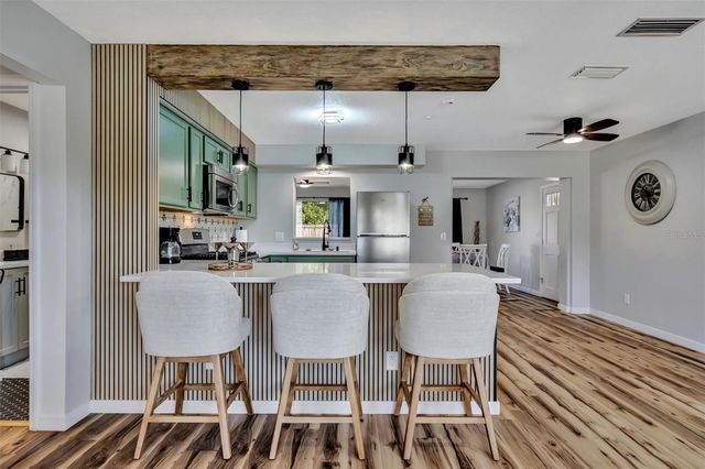 565 55TH AVENUE NE, St Petersburg, FL 33703