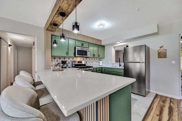 565 55TH AVENUE NE, St Petersburg, FL 33703