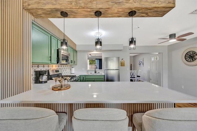 565 55TH AVENUE NE, St Petersburg, FL 33703