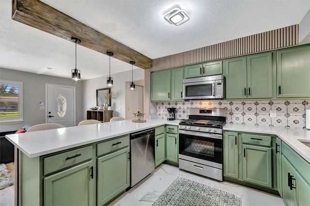 565 55TH AVENUE NE, St Petersburg, FL 33703