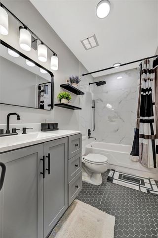 565 55TH AVENUE NE, St Petersburg, FL 33703