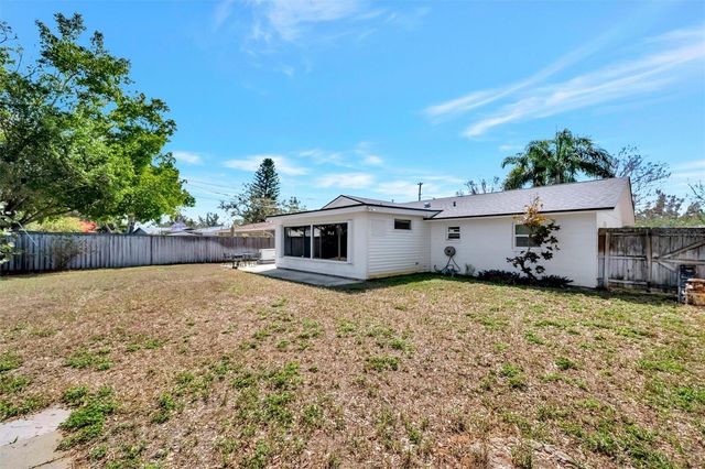 565 55TH AVENUE NE, St Petersburg, FL 33703