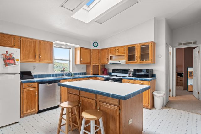 28 Sunlight View, Santa Fe, NM 87506