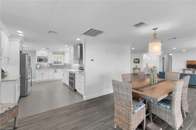 1020 Swallow AVE 302, Marco Island, FL 34145