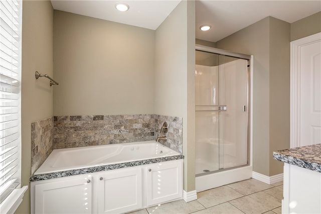 121 Carrington Avenue A, Lowell, AR 72745