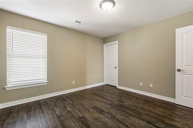 121 Carrington Avenue A, Lowell, AR 72745