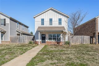 121 Carrington Avenue A, Lowell, AR 72745