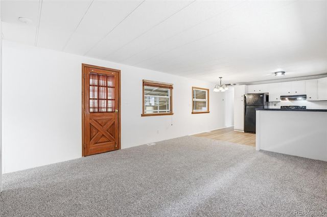 900 Mountain View Avenue, Longmont, CO 80501