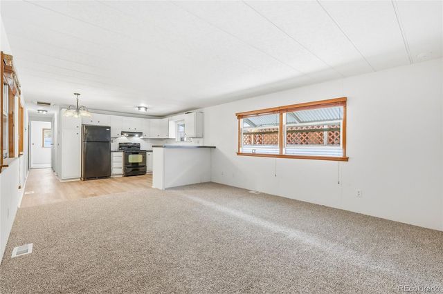 900 Mountain View Avenue, Longmont, CO 80501