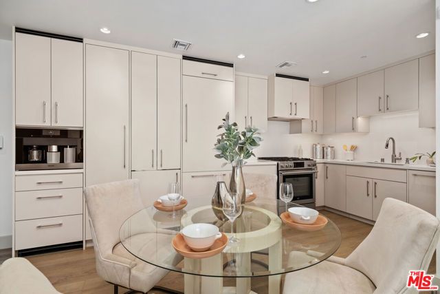 130 S Sepulveda Boulevard 415, Los Angeles, CA 90049