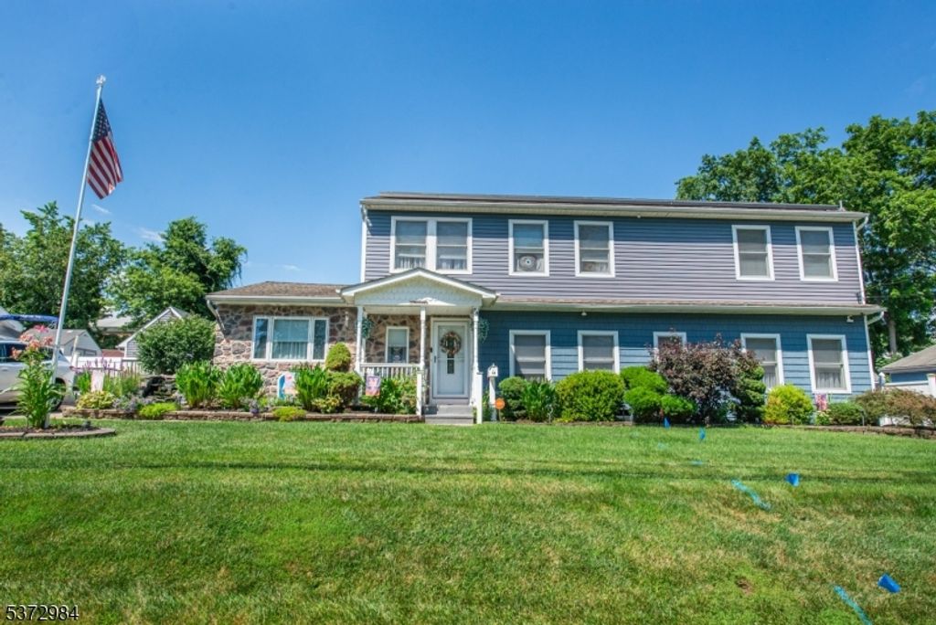 74 Longview Ave, Parsippany-troy Hills Twp., NJ 07034