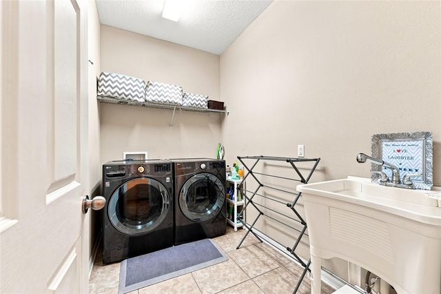 1008 OAKCREST DRIVE, Brandon, FL 33510