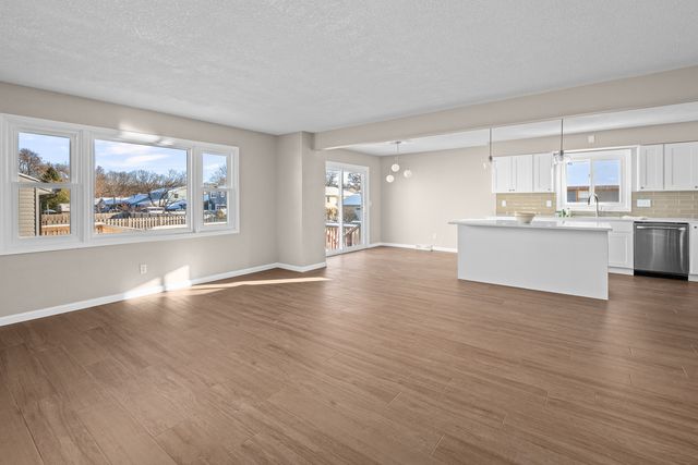 5302 16th Avenue, Moline, IL 61265