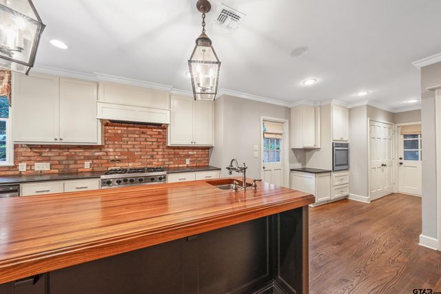 2222 S Chilton Ave, Tyler, TX 75701