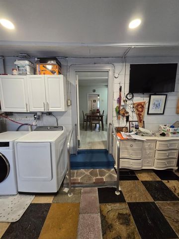 3083 SW 17th St, Miami, FL 33145