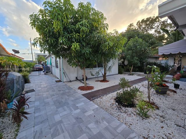 3083 SW 17th St, Miami, FL 33145