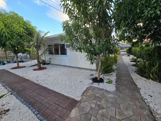 3083 SW 17th St, Miami, FL 33145