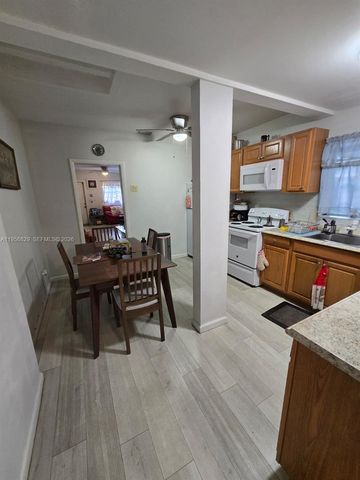 3083 SW 17th St, Miami, FL 33145