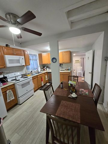 3083 SW 17th St, Miami, FL 33145