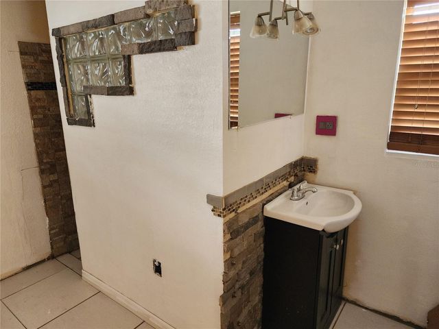 3050 8TH STREET, Sarasota, FL 34237