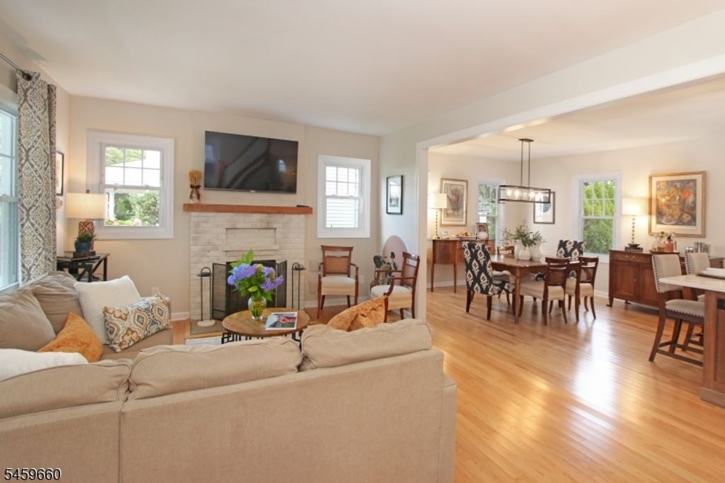 35 Essex Ave, Bloomfield Twp., NJ 07003 — photo 2